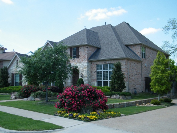 Picture of well maintained house on street